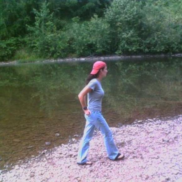 Meet your Posher, Julie - Picture 1 of 1